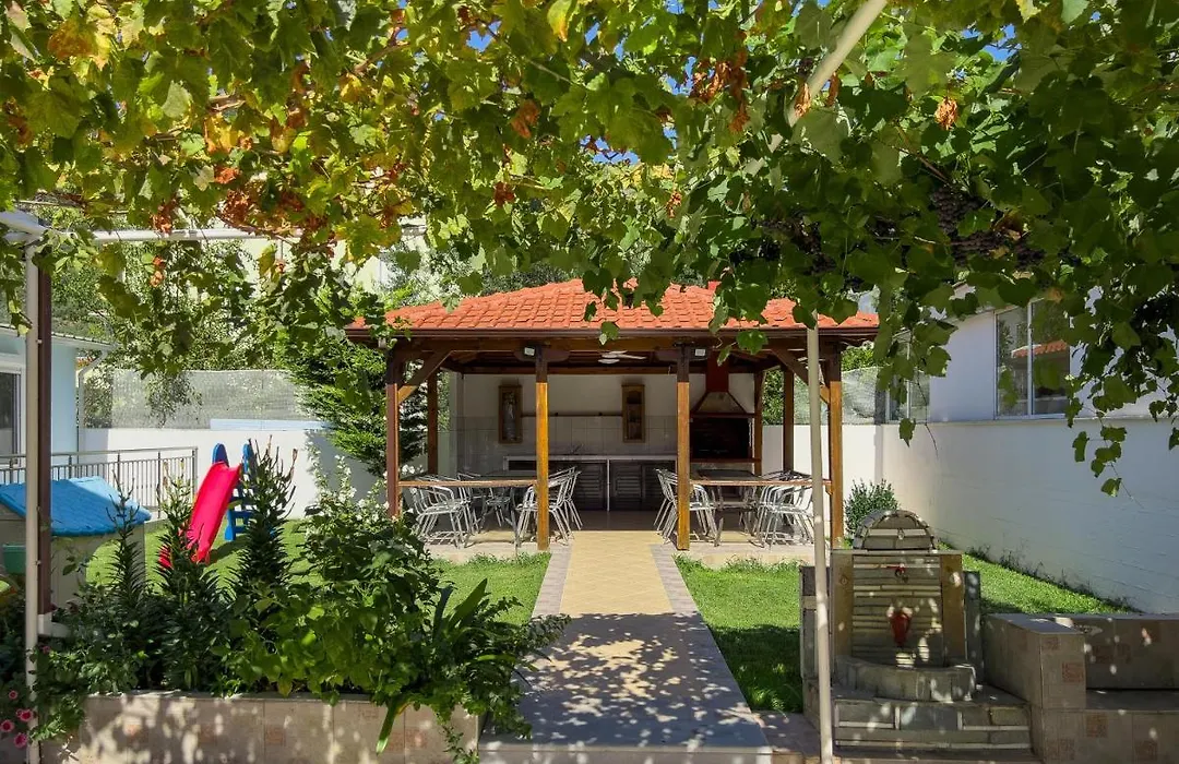 Villa Romantika-1
